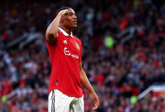 据Foot Mercato记者Santi Aouna报道，切尔西计划在冬窗补强多个位置。